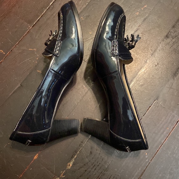 Ellen Tracy - Navy patent leather loafers with chunky heel. - Picture 5 of 7